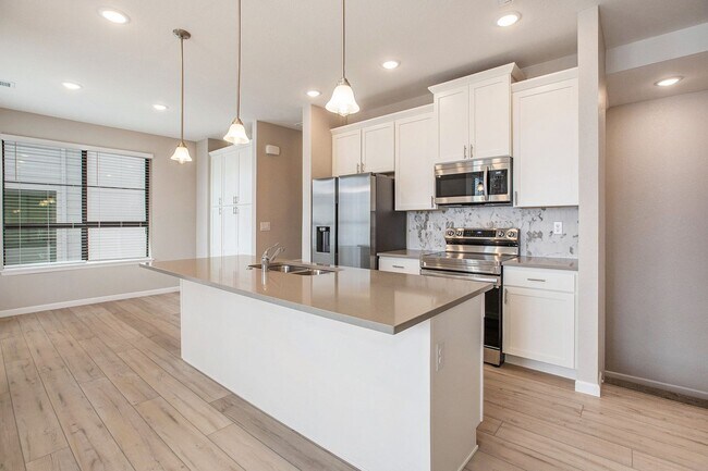 Foto del edificio - Beautiful 2 Bed 2 1/2 Townhome in Virginia Village