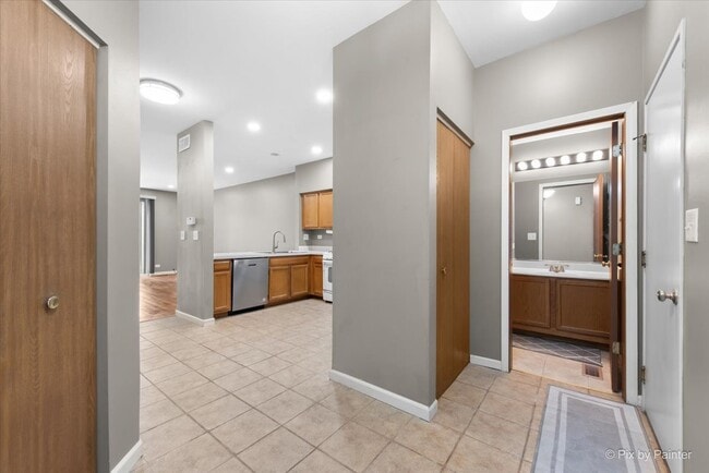 Building Photo - 2813 Odlum Dr