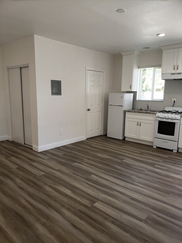 Foto principal - 813 W Hughes Ave