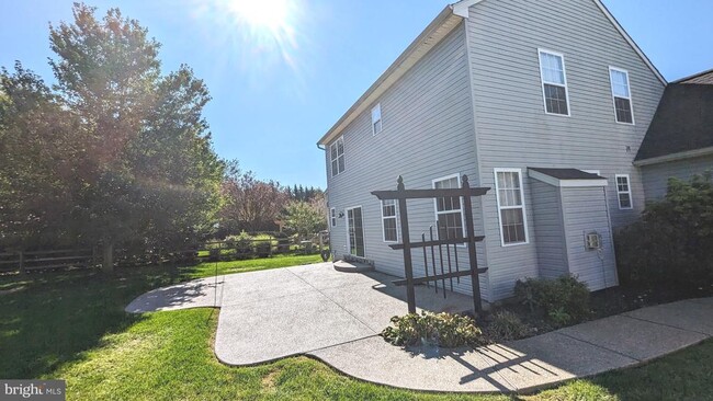 Building Photo - 148 Lakeside Dr