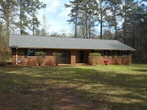 Building Photo - 551 Racetrack Rd