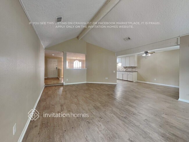 Foto del edificio - 2227 Briarwest Blvd