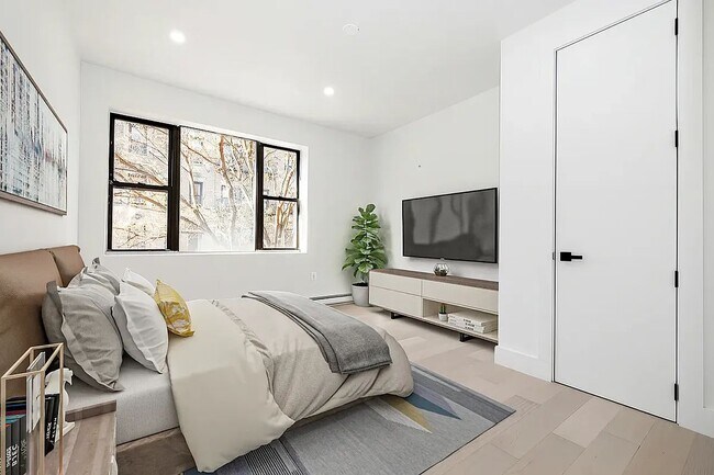 Building Photo - 163 First Avenue