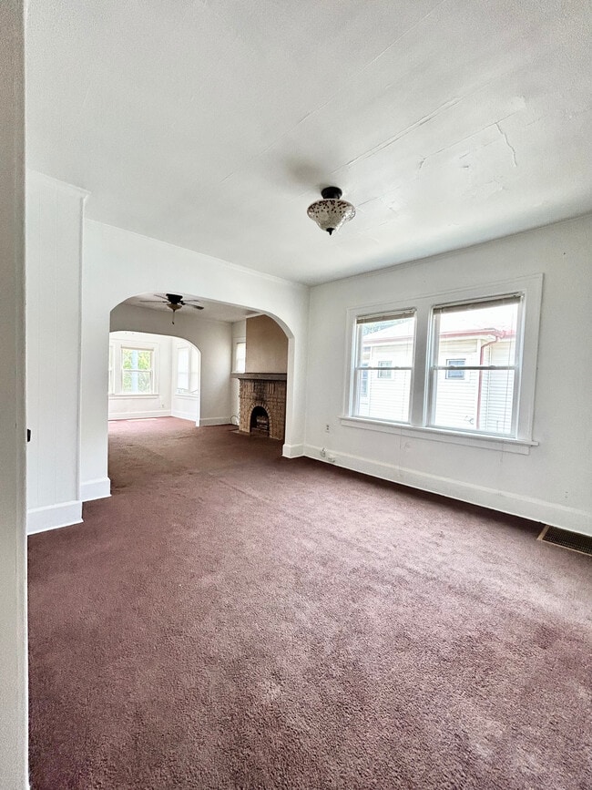 Building Photo - 3825 Wayne Ave