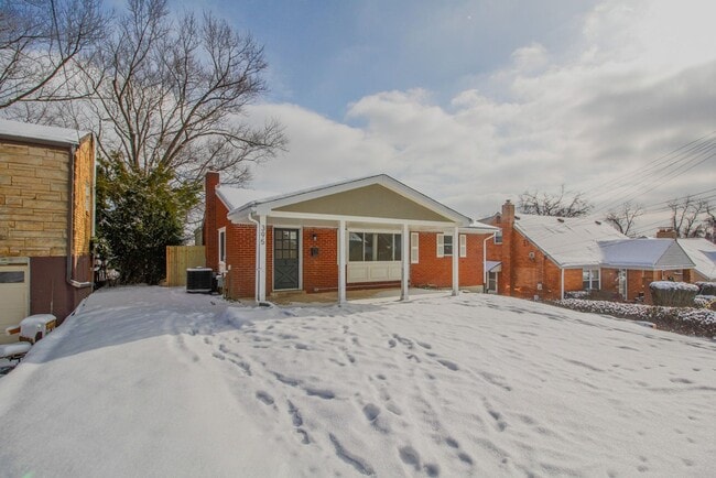 Building Photo - AVAILABLE APRIL 1ST! Do not miss this STUNNING 3-bedroom in Penn Hills!