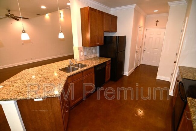Building Photo - 8000 Stonelake Ave