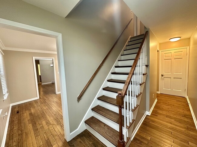 Building Photo - 4N355 Knoll Creek Dr