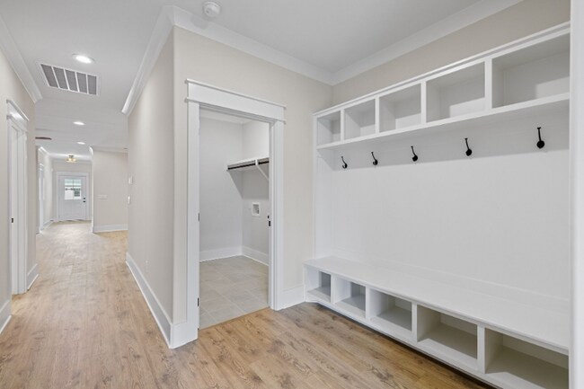 Foto del edificio - 2026 Grace Johns Cir