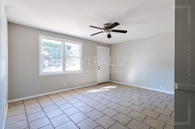 Building Photo - **Reduced Price** 3 Bed/1 Bath Home in Mob...