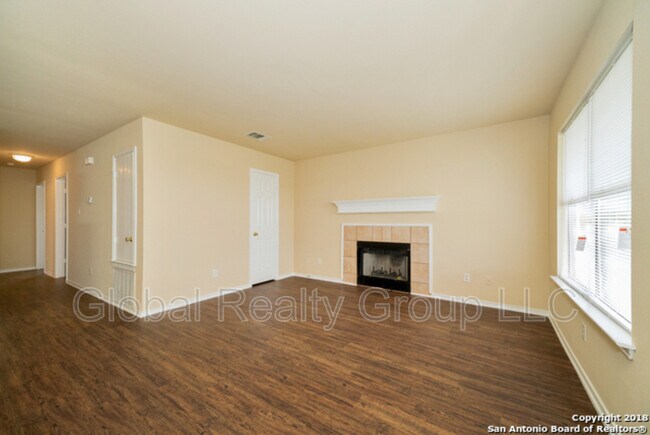 Building Photo - 1017 Schertz Pkwy