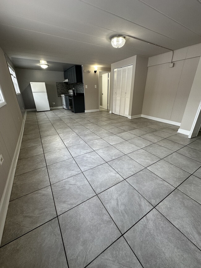 Building Photo - 9632 Ivanhoe Ave