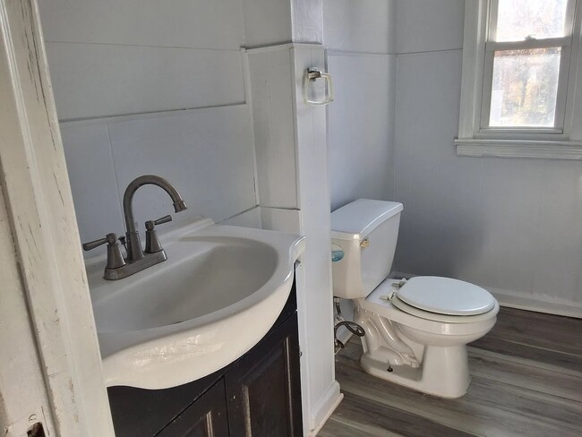 Building Photo - 638 Cora Pl