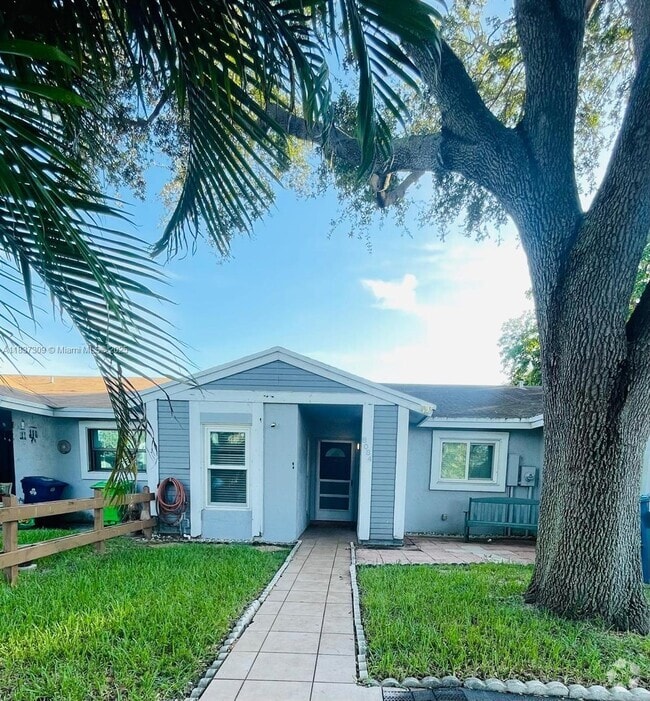 Building Photo - 8084 NW 41st Ct