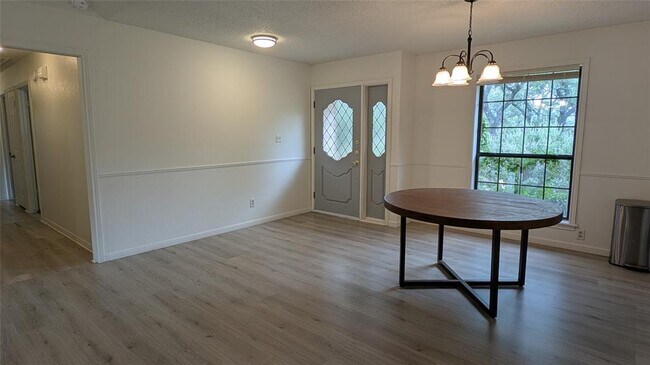 Foto del edificio - 2738 Oak Haven