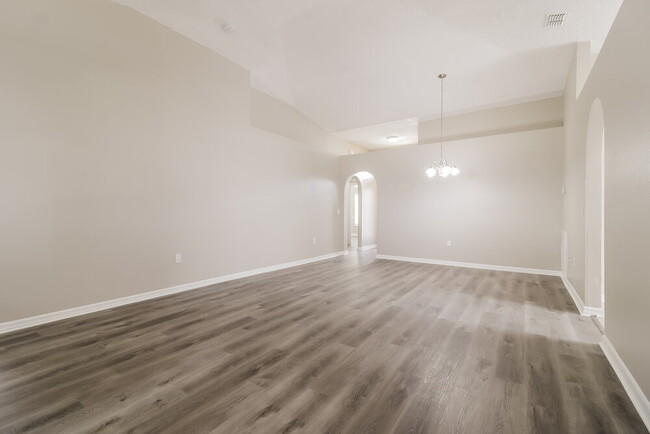 Building Photo - 2303 Tealwood Circle