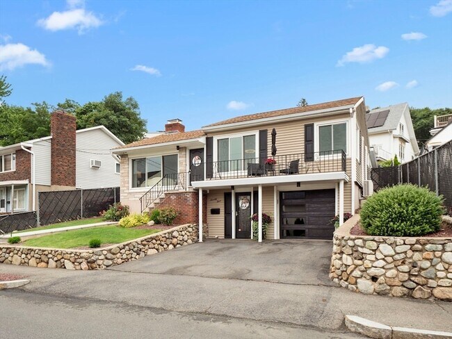 Foto del edificio - 73 Ridge Rd