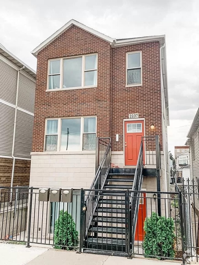 Front - 2237 W 18th St