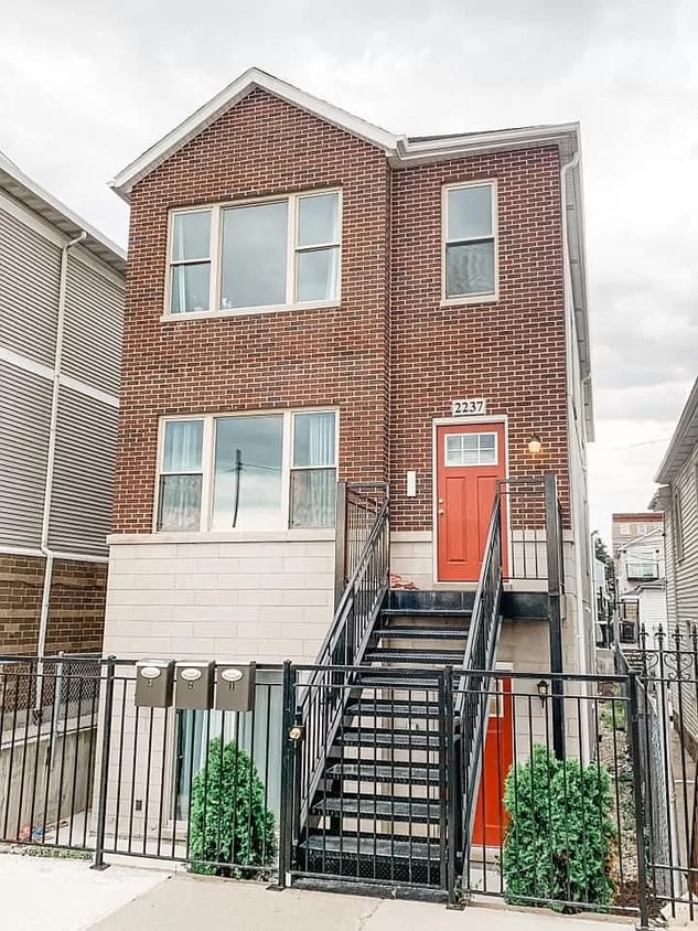 Front - 2237 W 18th St