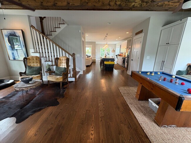 Foto del edificio - Beautiful and Spacious 3 Bedroom Home in E...