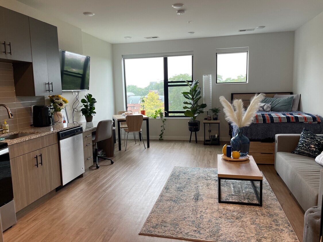 Foto principal - 412 E Healey St