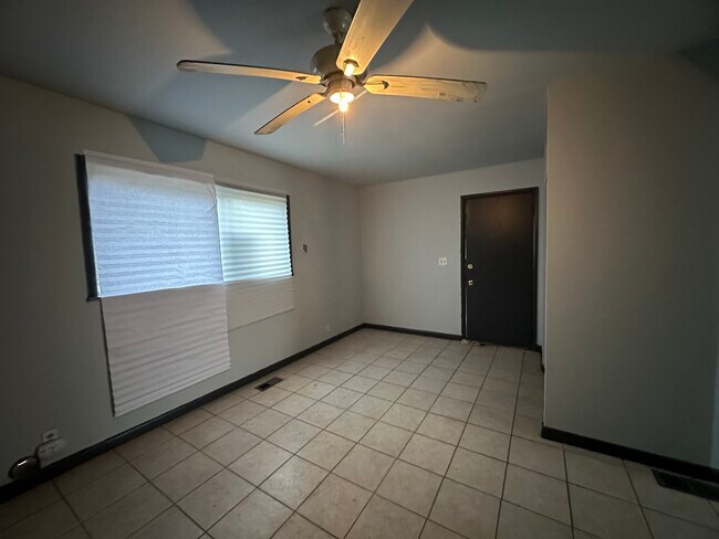 Foto del edificio - 802 Knollcrest Dr