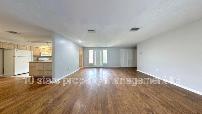 Foto del edificio - 900 Wellington Dr