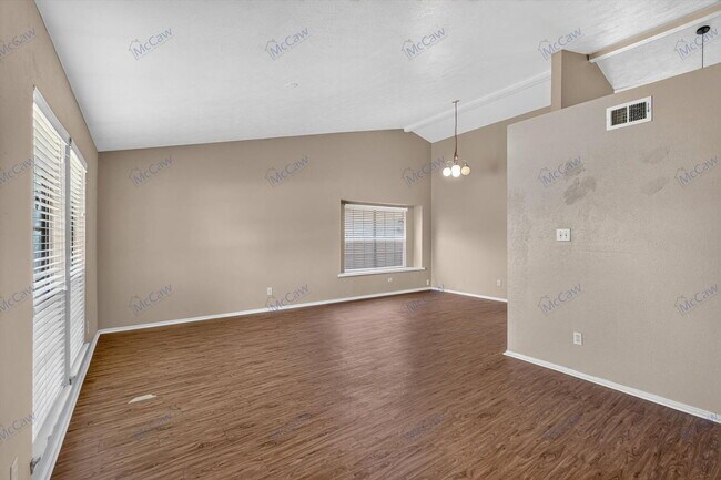 Foto del edificio - 521 Weaver St