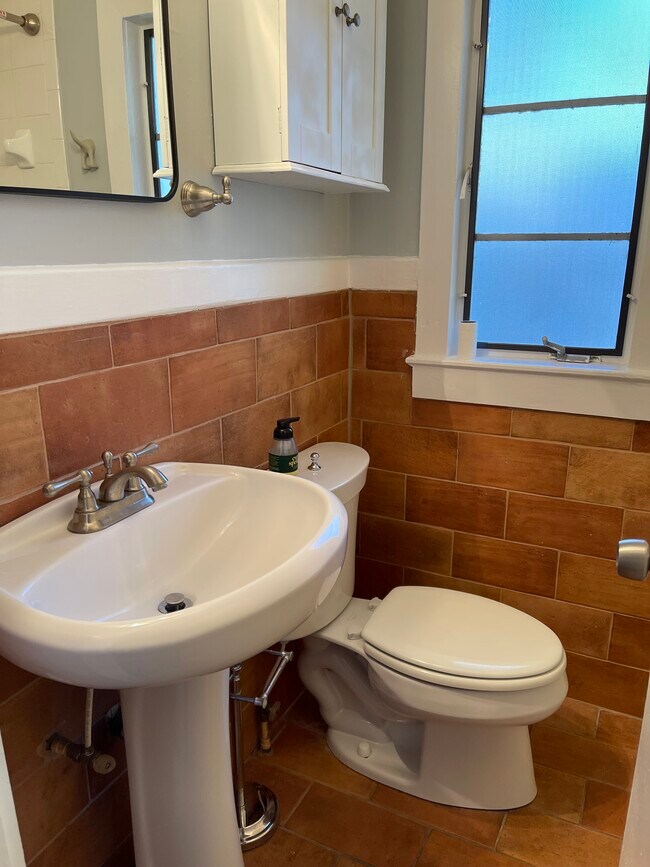 Foto del edificio - 516 Cathcart Ave