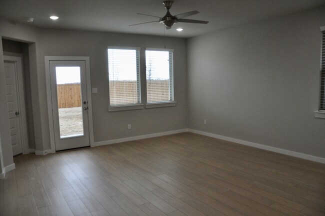 Building Photo - 303 Goosewood Dr