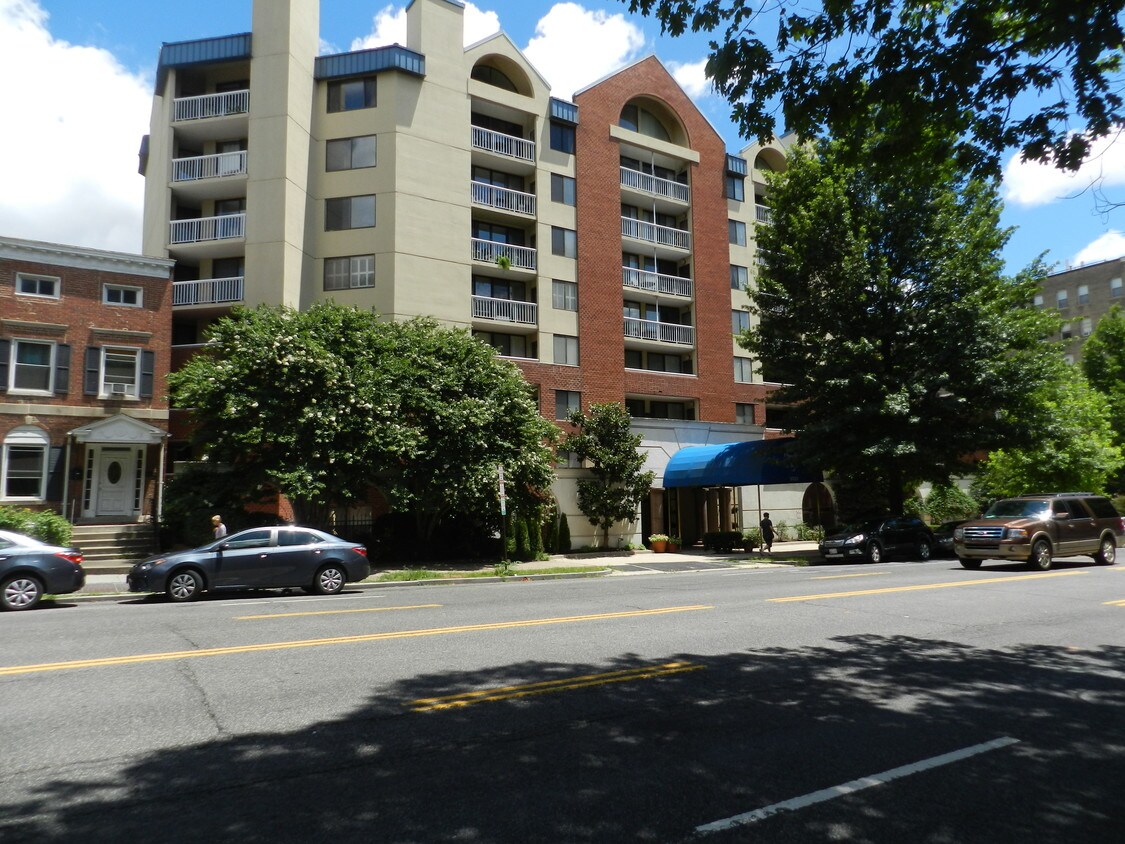 Foto principal - 2725 Connecticut Ave NW