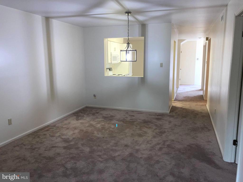 6012 Beacon Hill Dr, Southampton, PA 18966 Room for Rent in