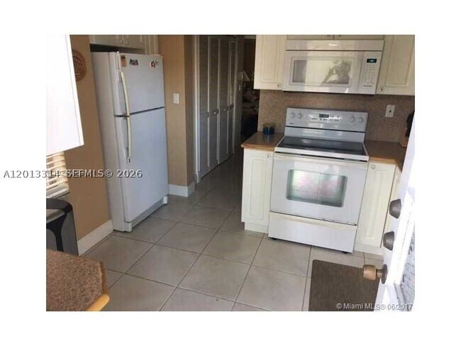 Foto del edificio - 10794 N Kendall Dr