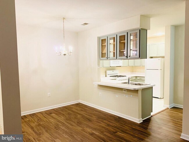 Foto del edificio - 100 Watkins Pond Blvd