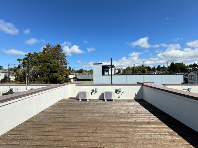 Foto del edificio - Modern townhome For Rent