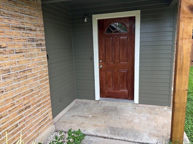 Foto del edificio - 7214 Lilac Ln