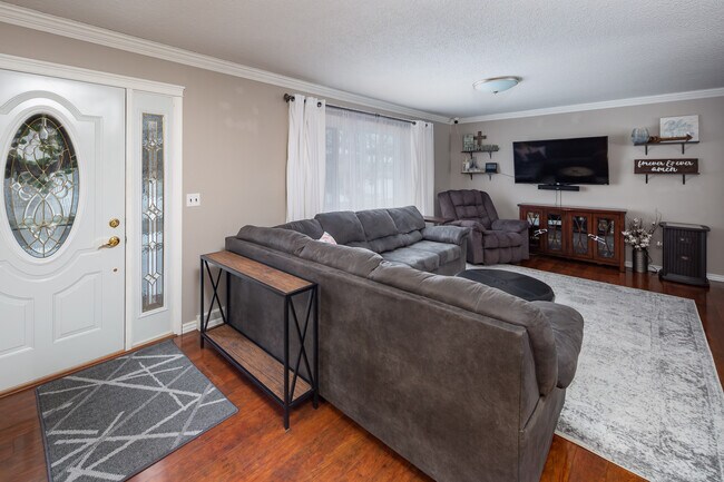 Building Photo - 3117 Windsor Dr