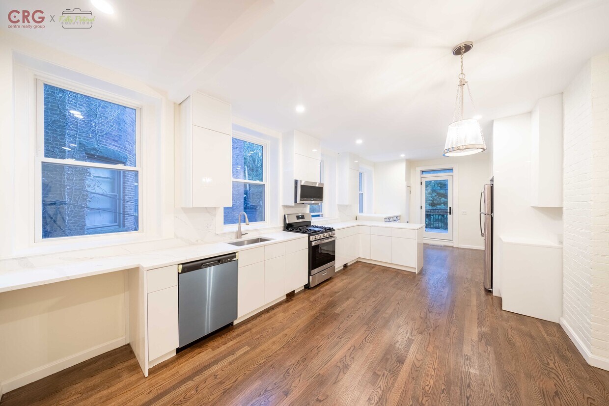 Primary Photo - 1726 Beacon St