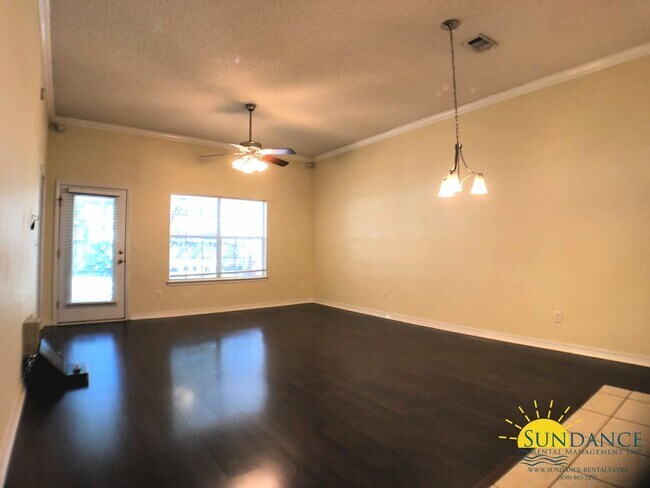 Building Photo - 706 Viola Dr