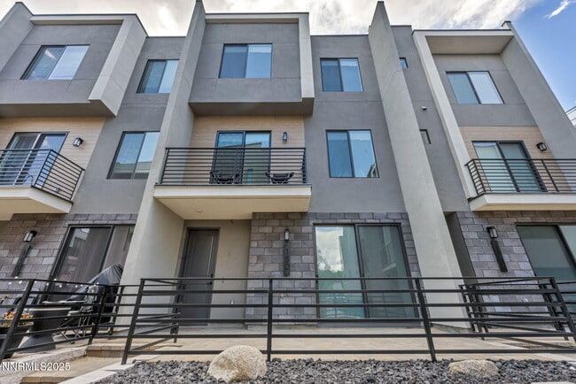 Building Photo - 150 Rissone Ln
