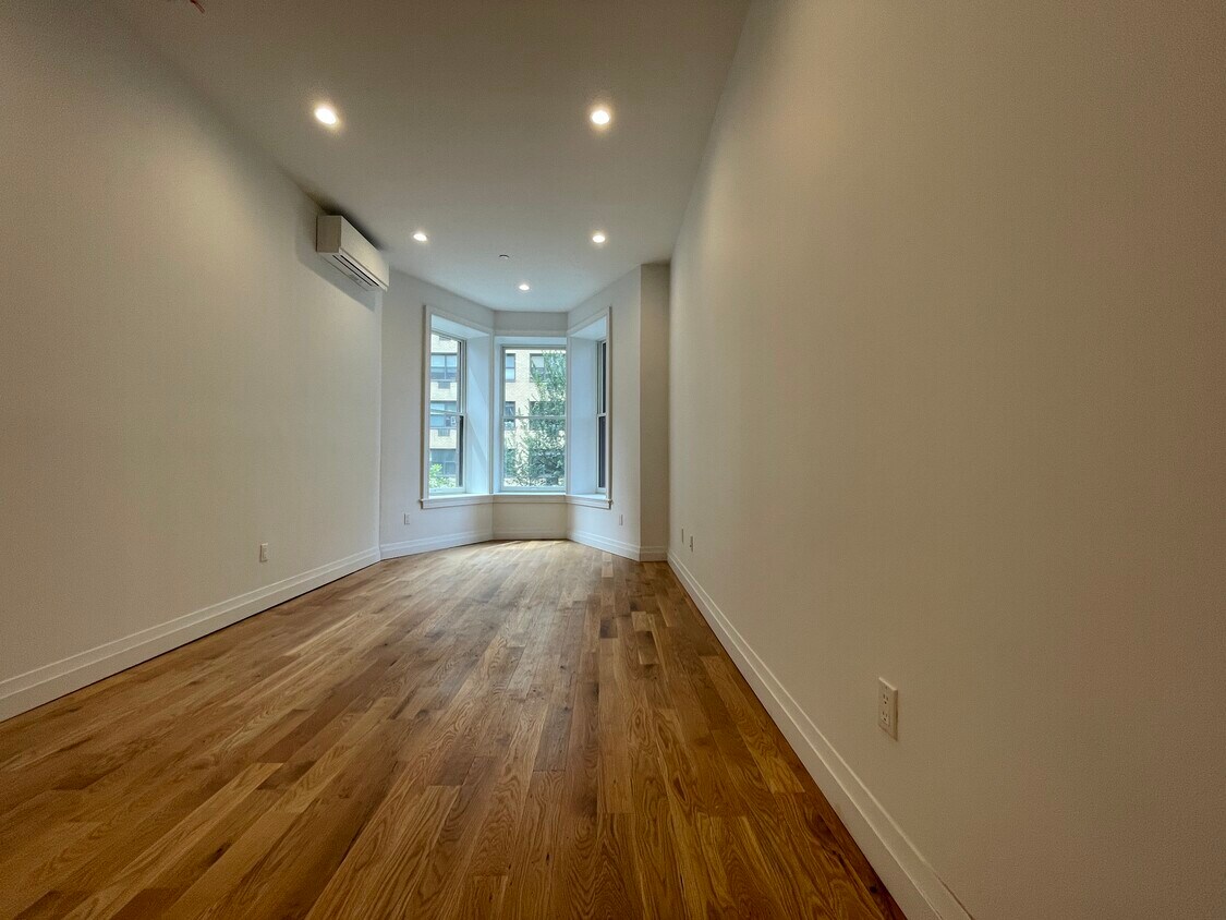 Foto principal - 315 W 103rd St