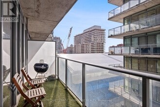 Building Photo - 650 King St W