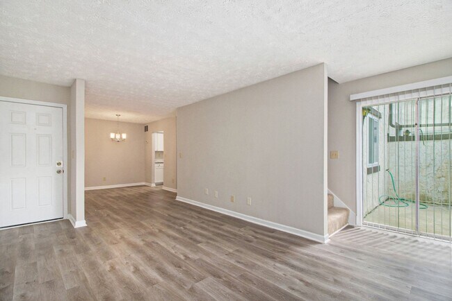 Foto del edificio - Fully Renovated 3BR/2BA Condo in Decatur!