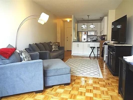 Foto del edificio - 380 Rector Pl