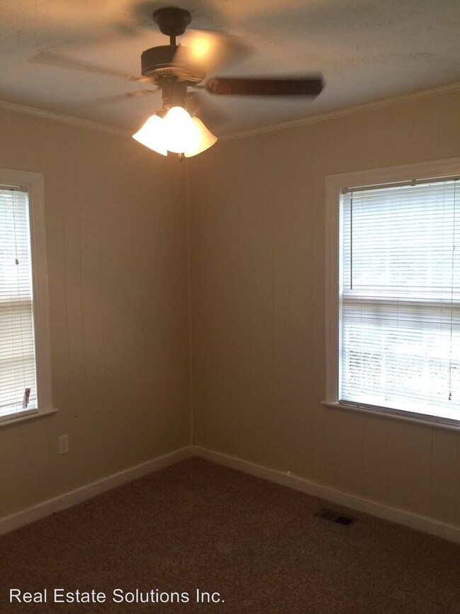Building Photo - 3 br, 1 bath House - 1045 Combs Street