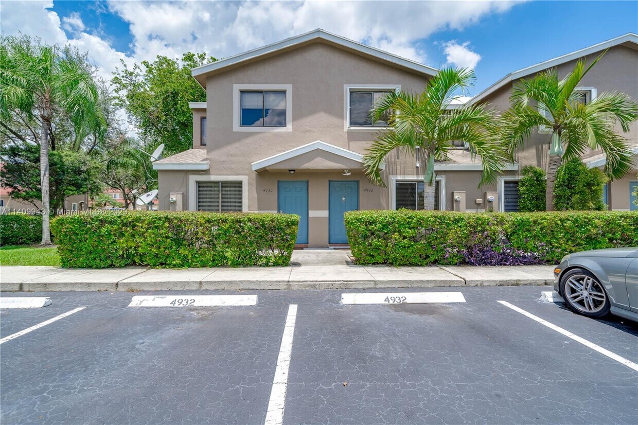 4932 S University Dr, Davie, FL 33328 - Townhome Rentals in Davie FL - 5917 S University Dr Davie Fl 33328