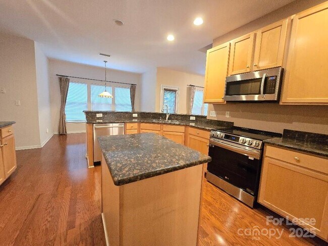 Foto del edificio - 8221 Brookings Dr