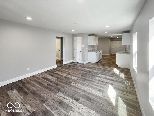 Foto del edificio - 4630 Farrington Ave