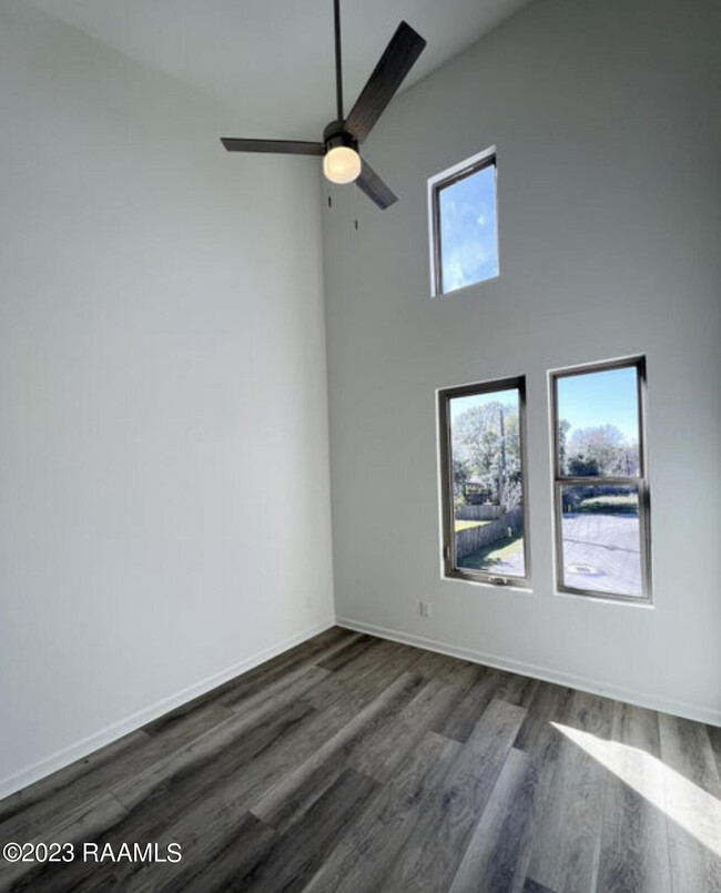 Building Photo - 137 St Germaine Cir
