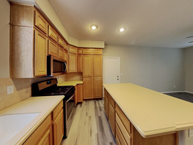 Building Photo - 4363 Acropolis Ave