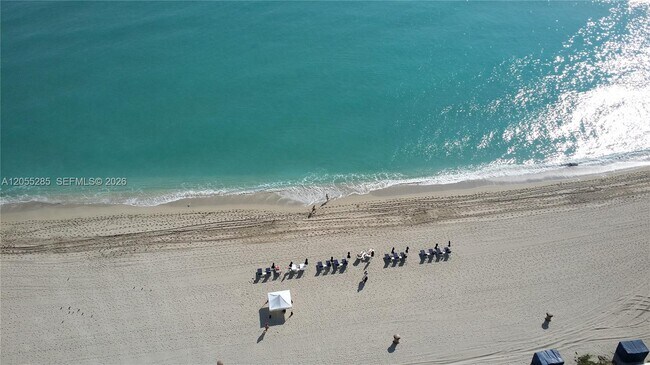 Foto del edificio - 17121 Collins Ave